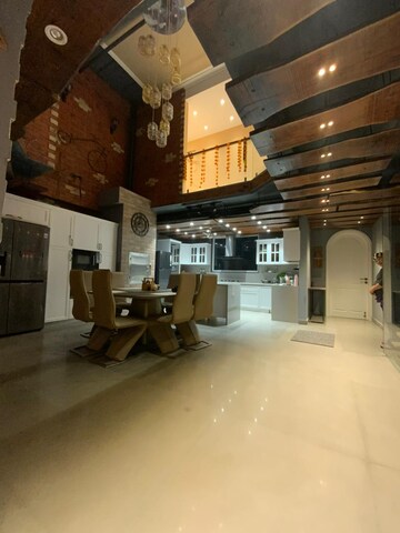 Living Room in 5 BHK Villa at Dlf Phase iv – for Sale
