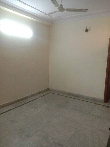 Room in 1.5 BHK Builder Floor at Vaishali Sector 5 – for Rent