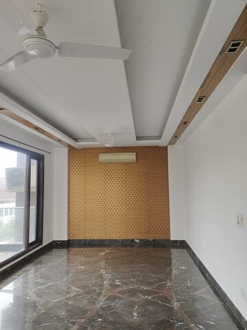 Room in 3 BHK Builder Floor at Kalkaji – for Rent