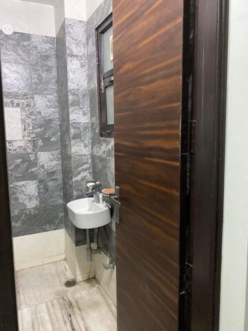Bathroom in 1 BHK Builder Floor at Sector 46 – for Rent