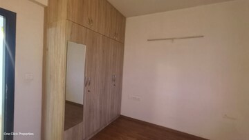 Room in 2.5 BHK Apartment at L&T Raintree Boulevard, Hebbal – for Rent