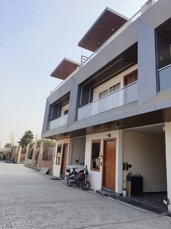 4 BHK Villa For Resale in Rise Golf Villas Tech Zone 4 Greater Noida Greater Noida  7890944