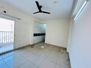 Bathroom in 3 BHK Apartment at Panchsheel Greens II, Sector 16 Greater Noida – for Sale