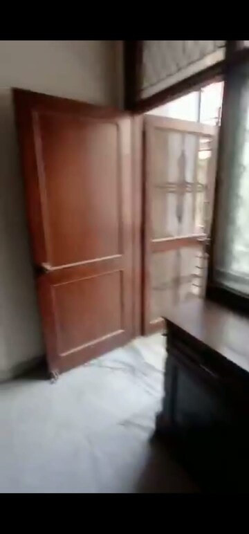Furnished Amenities in 2 BHK Builder Floor at Dayanand Colony – for Rent