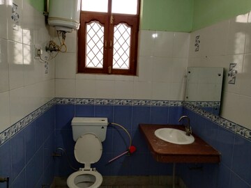 Master Bedroom in 3 BHK Builder Floor at Uday Arden 45, Sector 45 – for Rent