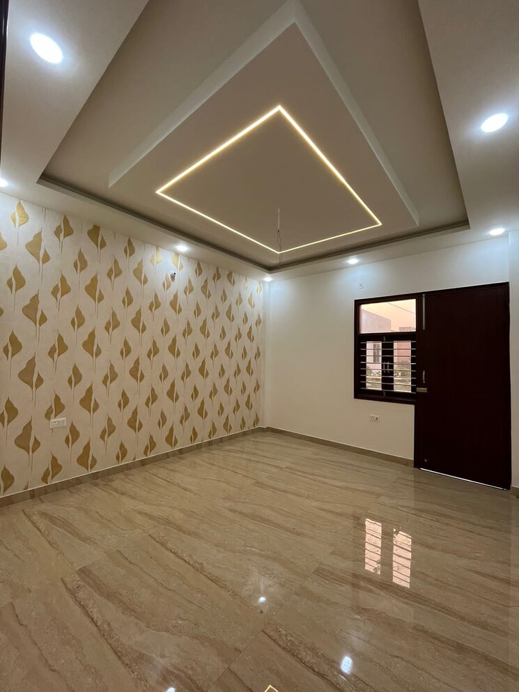 Room, madhavpuram 3 Bedroom 160 Sq.Yd. Apartment In Madhavpuram Meerut 7891067