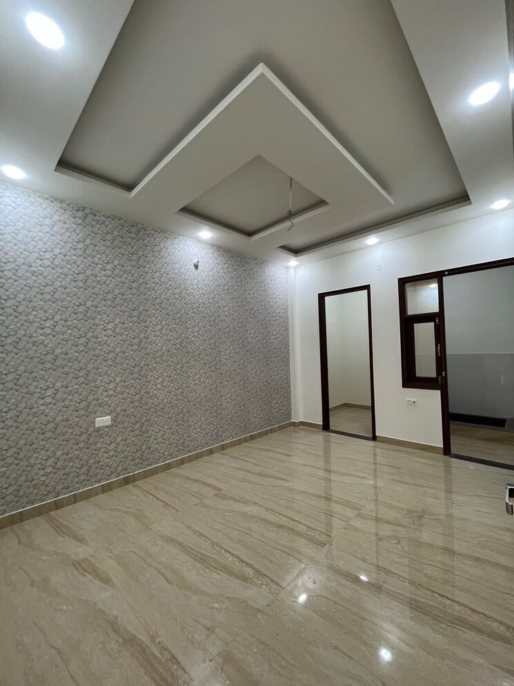 Room, madhavpuram 3 Bedroom 160 Sq.Yd. Apartment In Madhavpuram Meerut 7891067