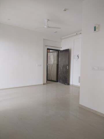 Furnished Amenities in 2 BHK Apartment at Mahagun Mantra II, Sector 10 Greater Noida – for Rent