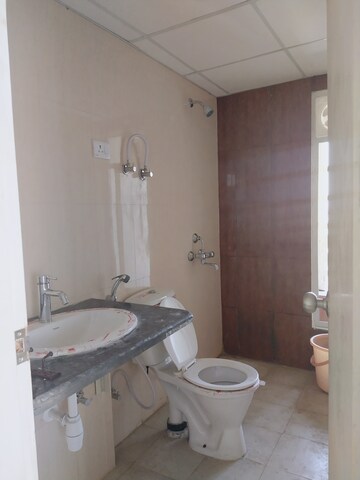 Furnished Amenities in 2 BHK Apartment at Mahagun Mantra II, Sector 10 Greater Noida – for Rent