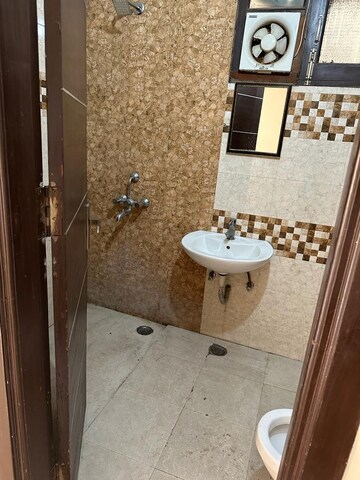 Bathroom in 3 BHK Builder Floor at Sector 57 – for Sale
