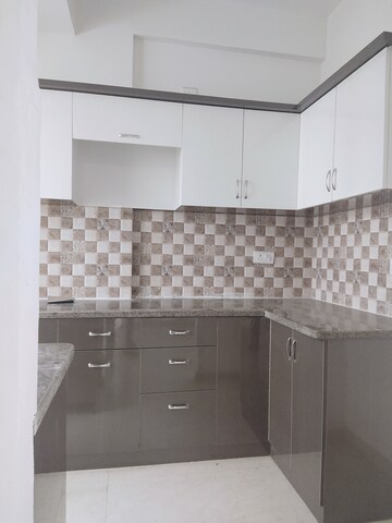 2.5 BHK Apartment For Rent in Mahagun Mantra I, Sector 10 Greater Noida