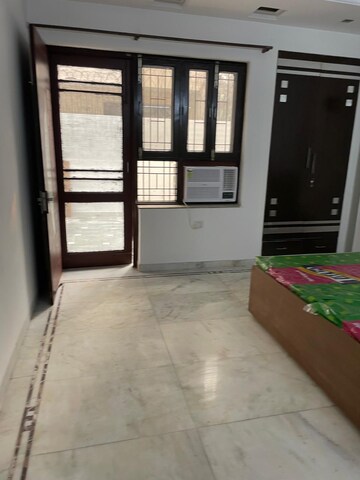 Room in 3 BHK Builder Floor at Sector 28 – for Rent