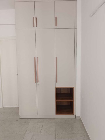 Room in 3 BHK Builder Floor at Ocean Seven Expressway Towers, Sector 109 – for Rent