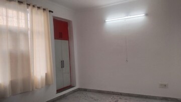 Room in 2 BHK Builder Floor at Sector 23 – for Rent