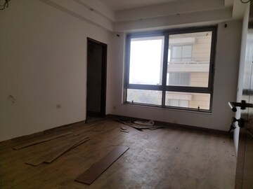 Room in 3.5 BHK Apartment at Jaypee Greens Imperial Arcade, Sector 128 – for Rent