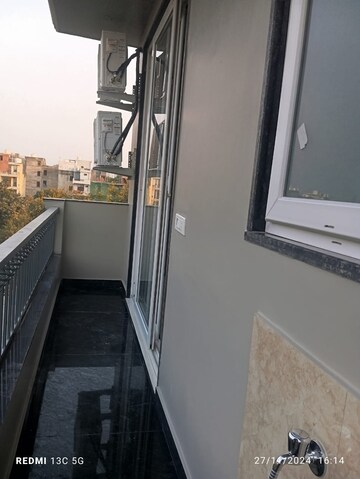 Balcony in 2 BHK Builder Floor at Sector 40 – for Rent