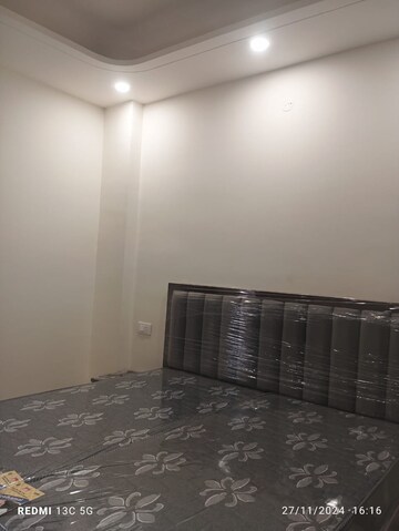 Bedroom in 2 BHK Builder Floor at Sector 40 – for Rent