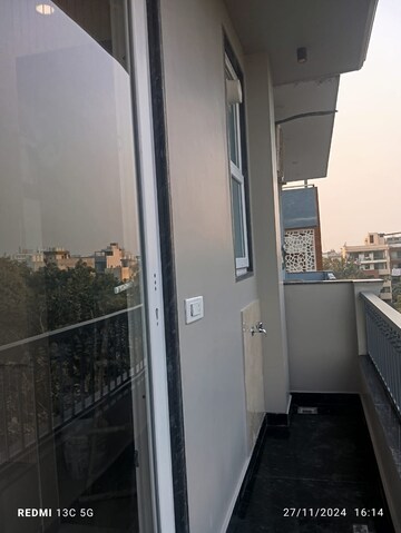 Balcony in 2 BHK Builder Floor at Sector 40 – for Rent