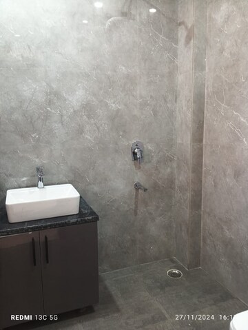 Bathroom in 2 BHK Builder Floor at Sector 40 – for Rent