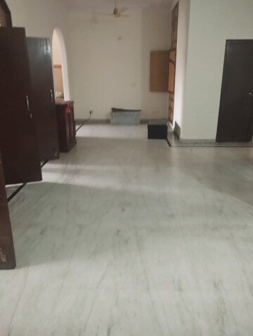 Room in 2 BHK Builder Floor at Sector 23 – for Rent