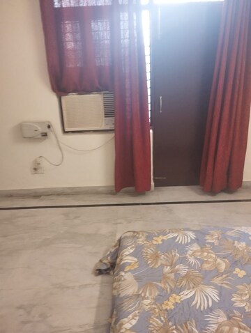 Room in 2 BHK Builder Floor at Sector 23 – for Rent