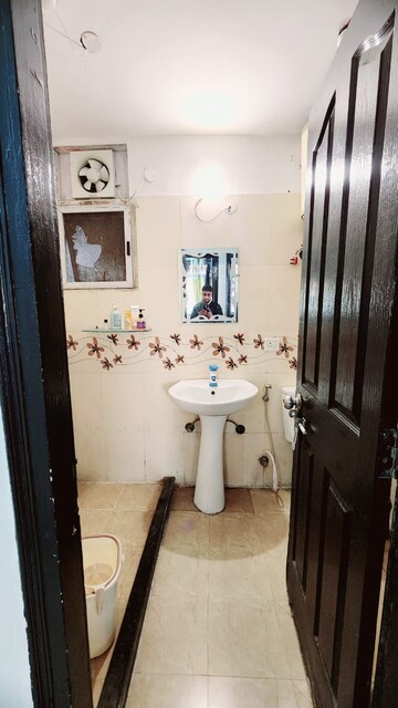 Master Bedroom in 3 BHK Apartment at Prateek Laurel Phase-II, Sector 120 – for Sale