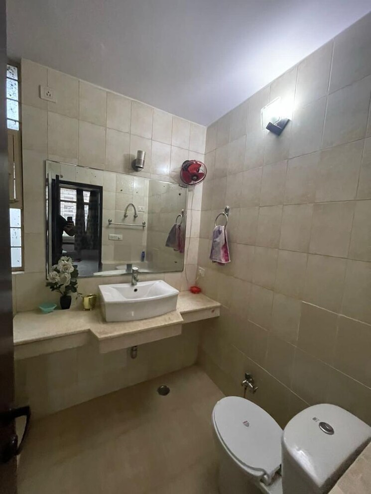 Bathroom, eldeco-green-meadows 3 Bedroom 1840 Sq.Ft. Apartment In Pi Greater Noida Greater Noida 7891342