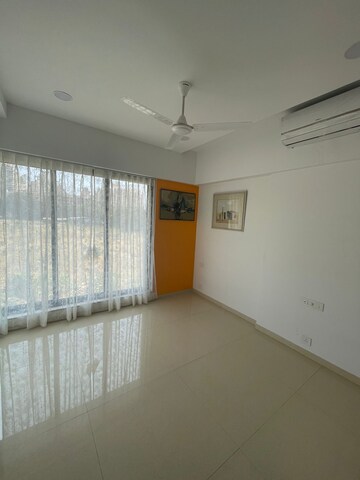 Room in 4 BHK Apartment at Kalpataru Woods Ville, Powai – for Sale