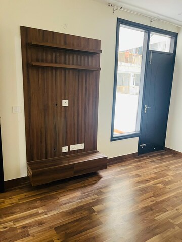 Room in 3 BHK Apartment at Sushma Crescent, Dhakoli Village – for Rent