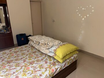 Bedroom in 3 BHK Apartment at DLF The Carlton Estate, Dlf Phase V – for Rent