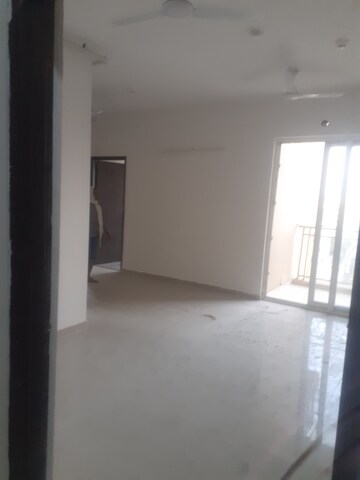 Room in 3 BHK Apartment at Mahagun Mywoods III, Sector 16c Greater Noida – for Sale