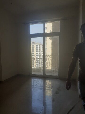 Room in 3 BHK Apartment at Mahagun Mywoods III, Sector 16c Greater Noida – for Sale