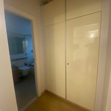 Room in 3 BHK Apartment at DLF The Primus, Sector 82a – for Rent