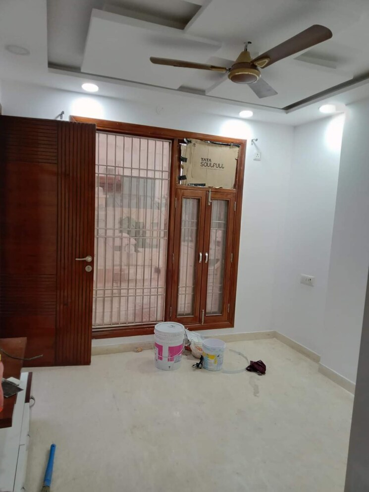 Room, burari 3 Bedroom 100 Sq.Yd. Builder Floor In Burari Delhi 7891477