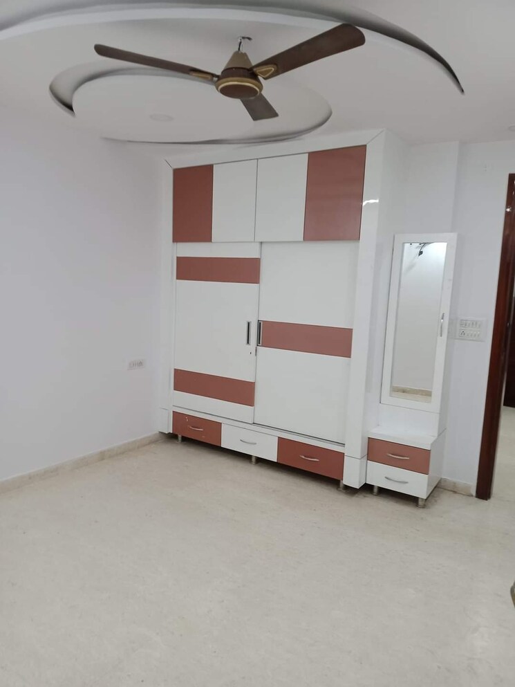 Room, burari 3 Bedroom 100 Sq.Yd. Builder Floor In Burari Delhi 7891477