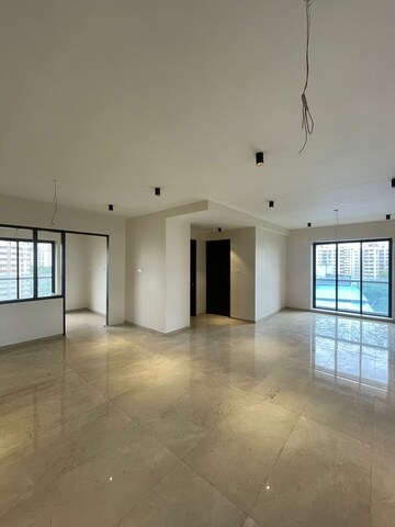 Room in 3 BHK Apartment at Hiranandani Gardens Solitaire, Powai – for Sale