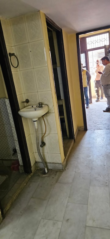 Bathroom in 1 BHK Apartment at Dilshad Garden – for Rent