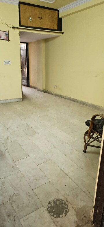 Parking in 1 BHK Apartment at Dilshad Garden – for Rent