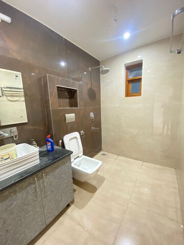 Master Bedroom in 3 BHK Builder Floor at Ansal Plaza Sector-23, Sector 23 – for Rent