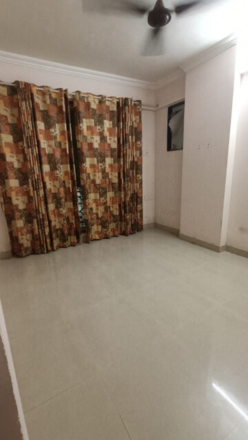 Room in 2 BHK Apartment at Vakola – for Rent