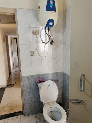 Bathroom in 2.5 BHK Villa at RWA Apartments Sector 40, Sector 40 – for Rent