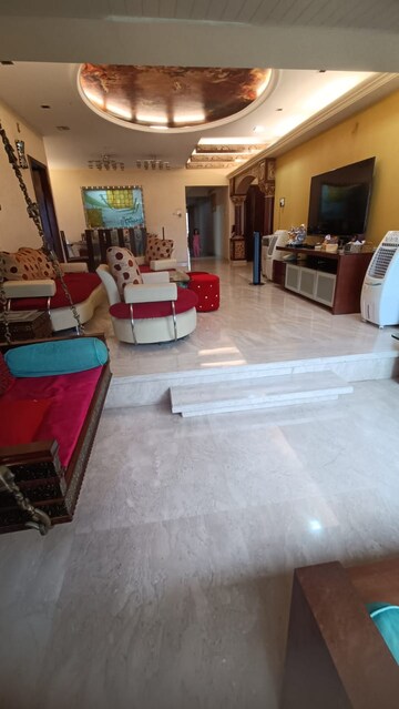 Living Room in 4 BHK Apartment at Khar West – for Rent
