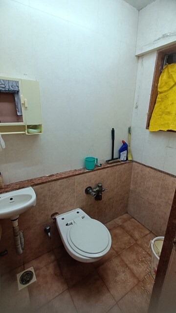 Bathroom in 4 BHK Apartment at Khar West – for Rent