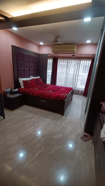 Bedroom in 4 BHK Apartment at Khar West – for Rent