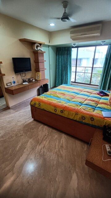 Bedroom in 4 BHK Apartment at Khar West – for Rent