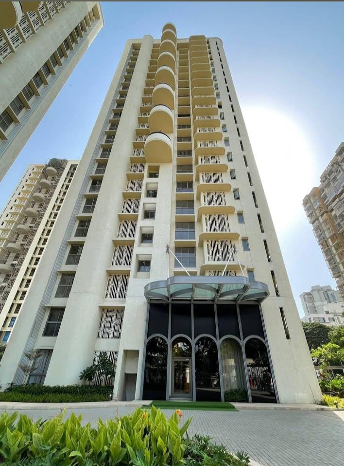 2 BHK + Extra Room Apartment For Sale in Lodha Bel Air