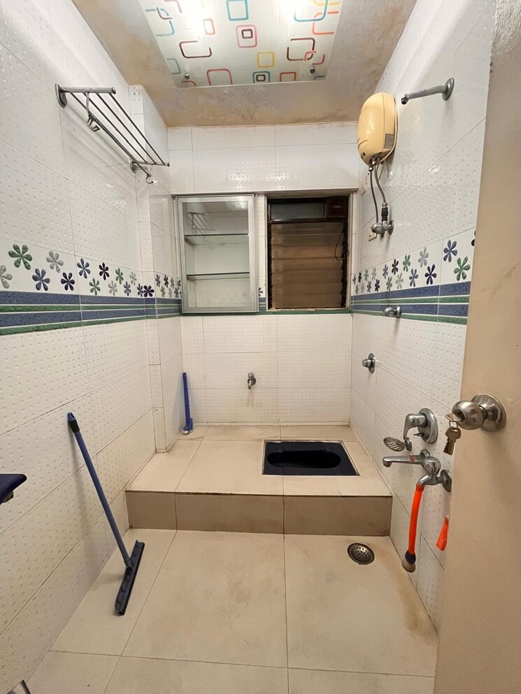 Attached Bathroom, prestige-park 2 Bedroom 950 Sq.Ft. Apartment In Khopat Thane 7891896