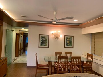 Living Room in 4 BHK Apartment at Santacruz West – for Rent