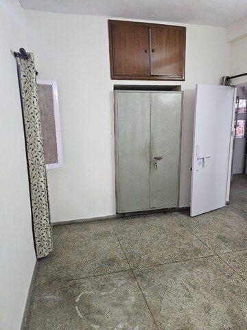 Room in 3 BHK Apartment at Munirka – for Rent