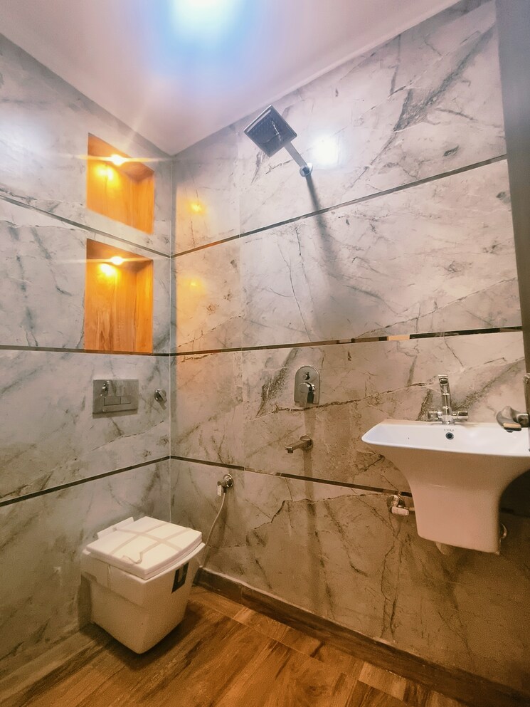 Bathroom, dwarka mor 4 Bedroom 1170 Sq.Ft. Builder Floor In Dwarka Mor Delhi 7892141